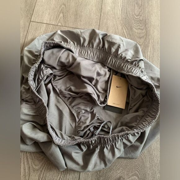 Nike woman’s running shorts with underwear lining - Picture 3 of 4